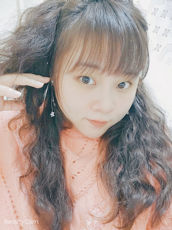 艾薇儿的第一张照片--漳浦相亲网