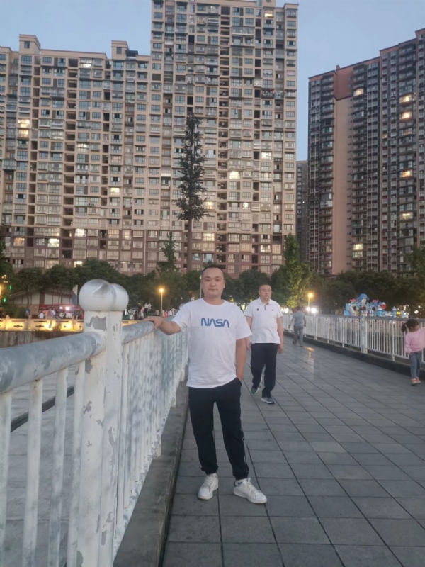 寂寞的男人的第一张照片--漳浦相亲网
